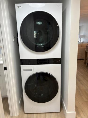 In unit full size washer & dryer